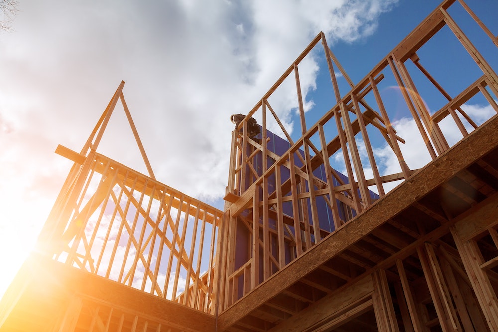 Les dessous de la construction sans permis de construire : les risques, les sanctions et les solutions